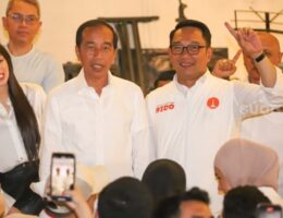 Jokowi Blak-blakan Hanya Dukung Ridwan Kamil dan Ahmad Luthfi